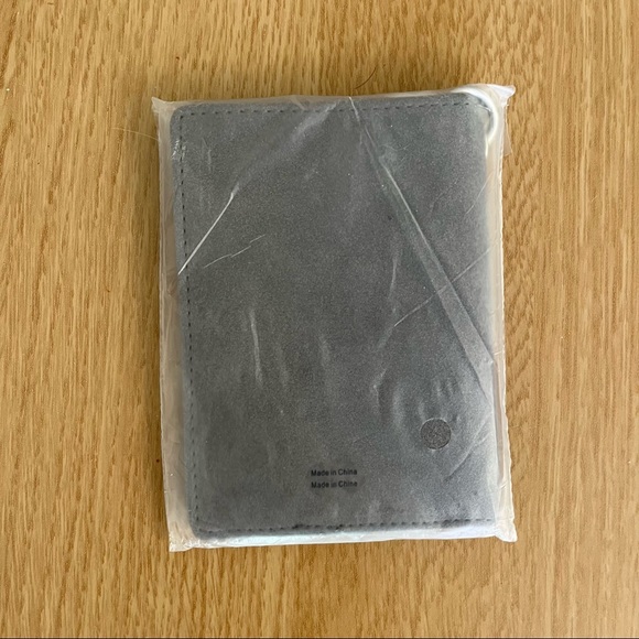 Slim Grey Wallet with Keyring - Picture 2 of 2